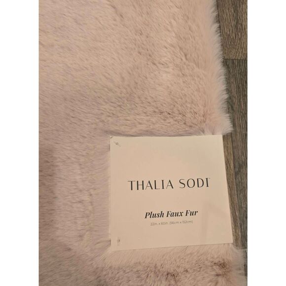 Thalia Sodi Plush Faux Fur Accent Rug- Pink - Picture 5 of 7